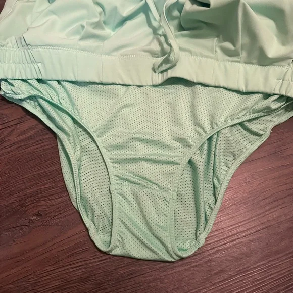 ZYIA Summer Shorts in Honeydew- XL - Picture 3 of 8